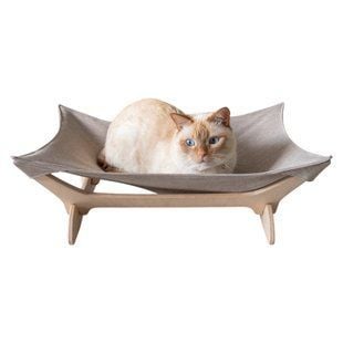 Гамак-лежак для кошек PetJoy 55х45х18 см &ndash; бело-бежевый - masterzoo.ua